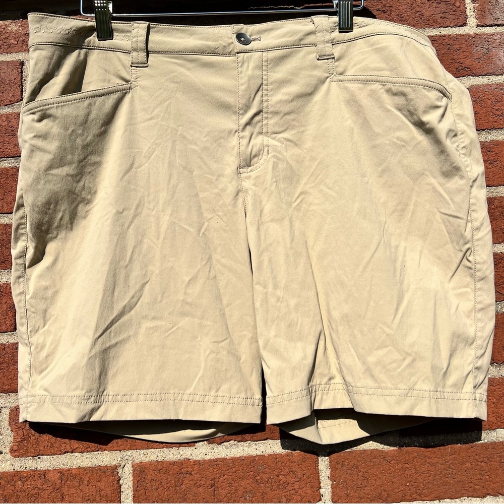 Eddie Bauer Womens Travex Horizon Bermuda Shorts Beige Stretch Travel Hiking 16